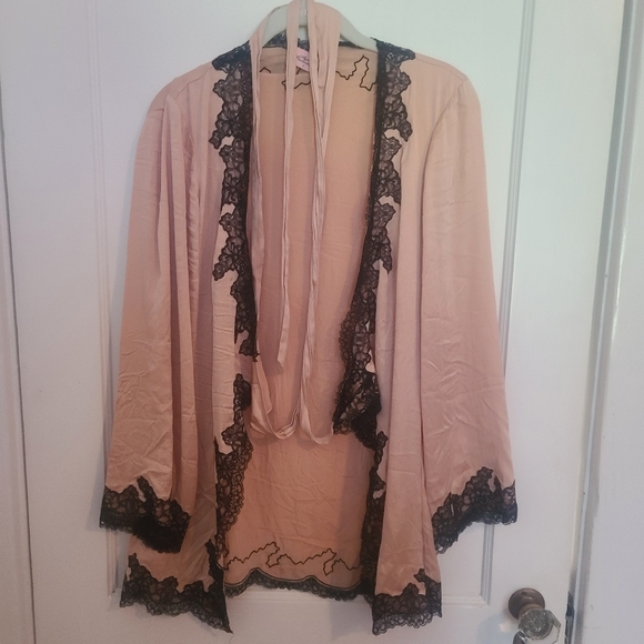 Agent Provocateur’s light pink Amelea pyjama top 2 - Picture 8 of 12